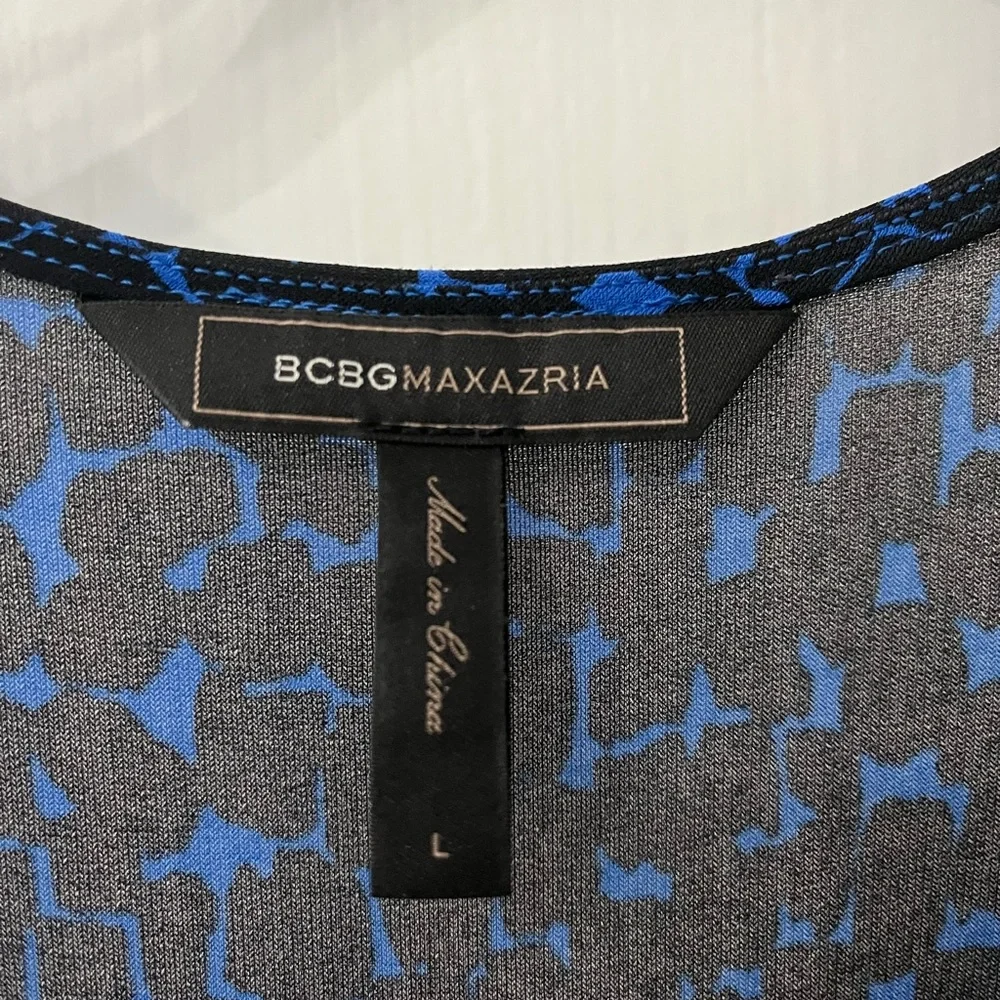 BCBG Abstract Print Fitted Dress with Accentuating Draping - size L - Picture 3 of 9